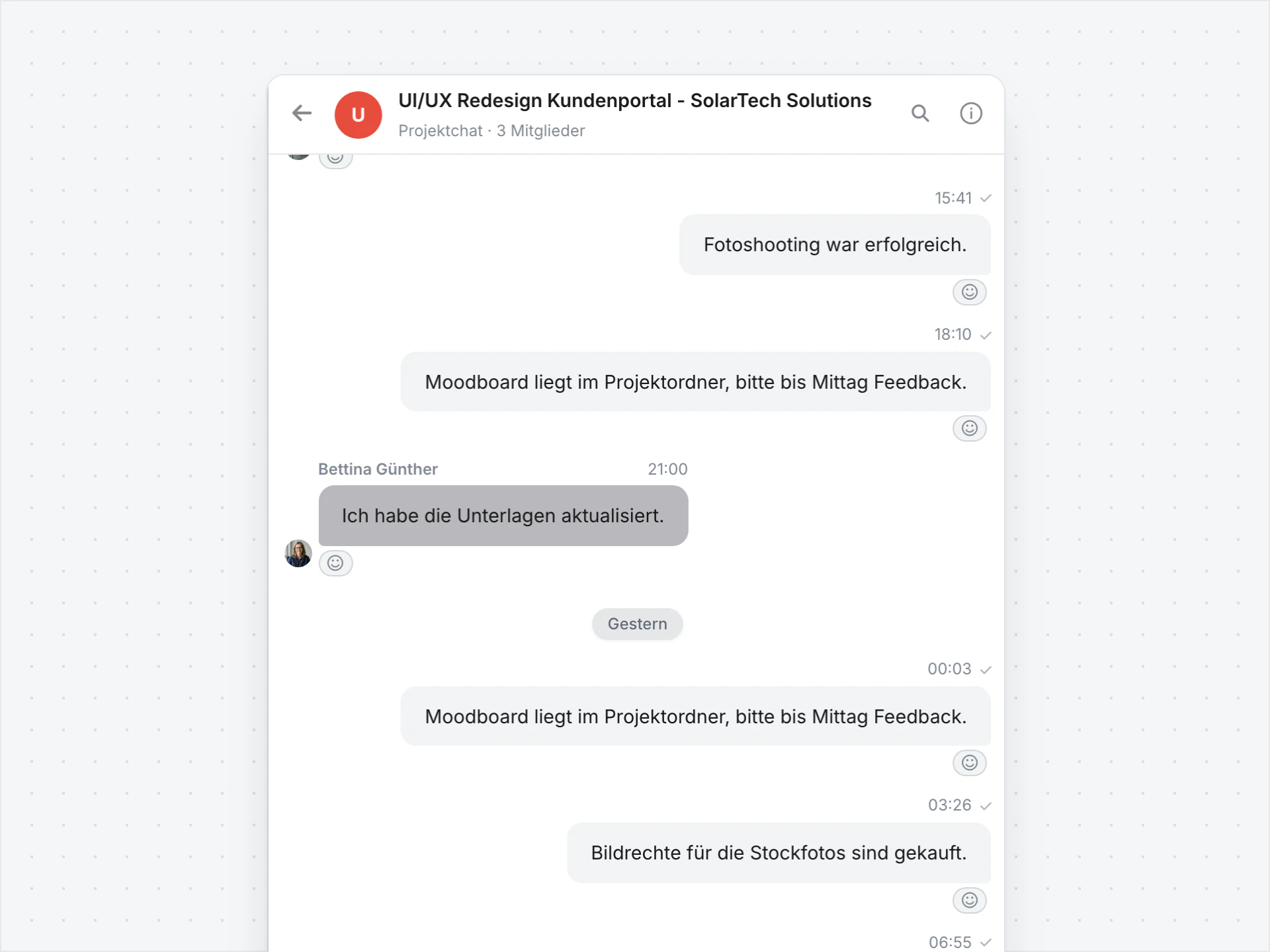 Projektchat mit Nachrichten des Teams, eine neue Nachricht kommt an